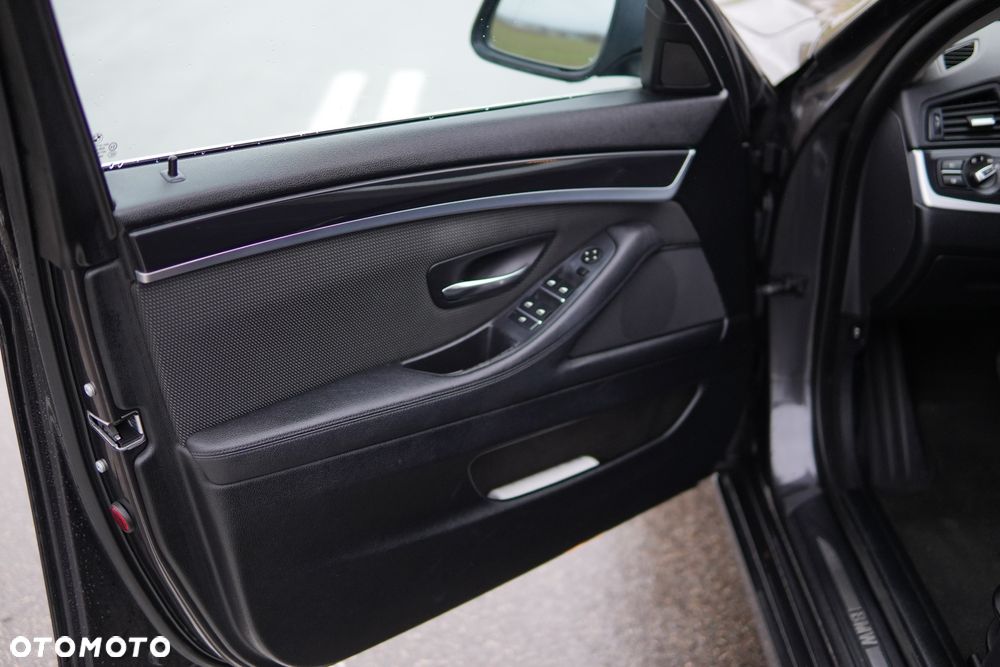 BMW Seria 5 520d Touring - 14