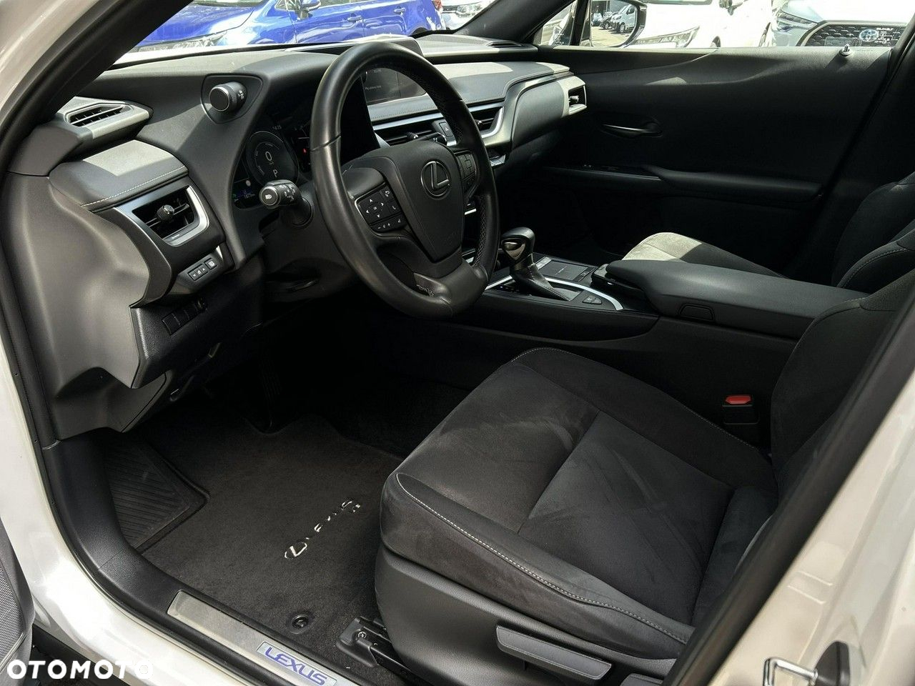 Lexus UX - 24