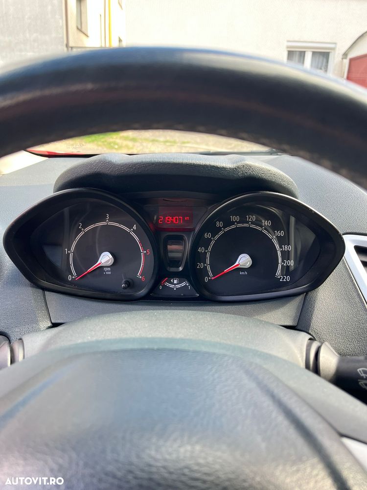 Ford Fiesta 1.6 TDCI DPF Ghia - 7