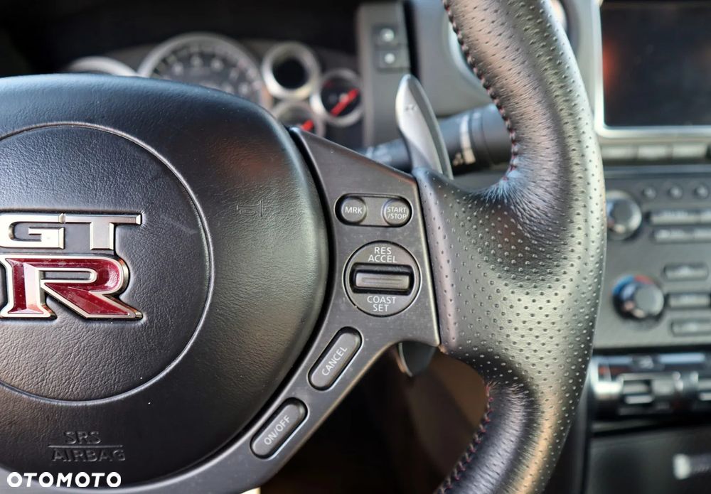 Nissan GT-R Black Edition - 11