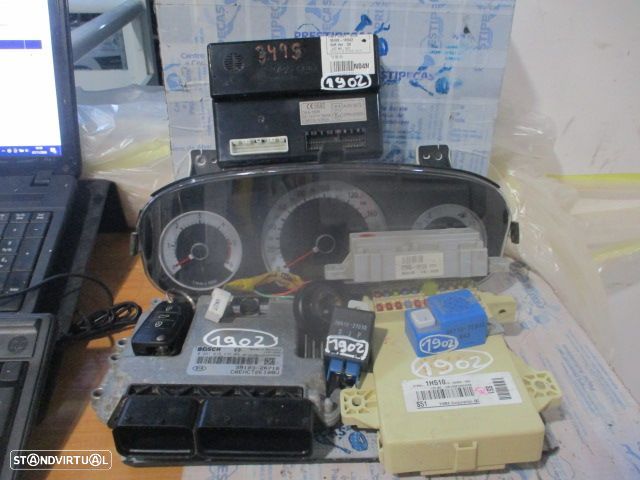 Centralina 0281015438 391032A716  940031H251   919501H510  919502H500  954001H042    919401H120  3951027010  957102E000  KIA CEED 1 SW 2009 1.6CRDI 115CV 5P CINZENTO BOSCH - 1