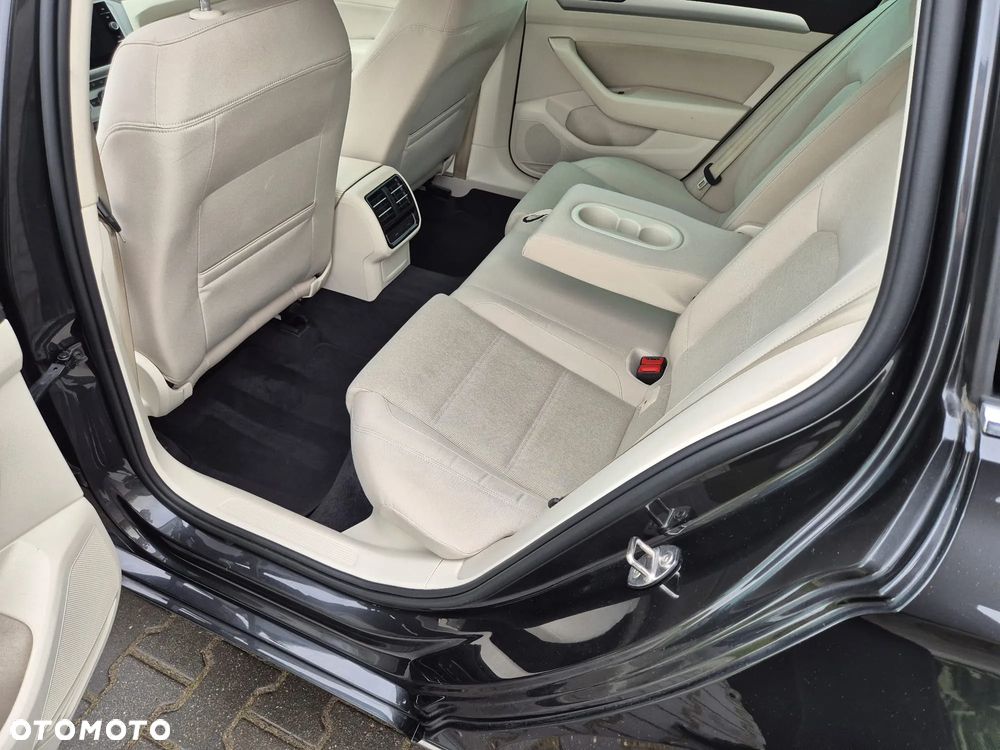 Volkswagen Passat Variant - 38