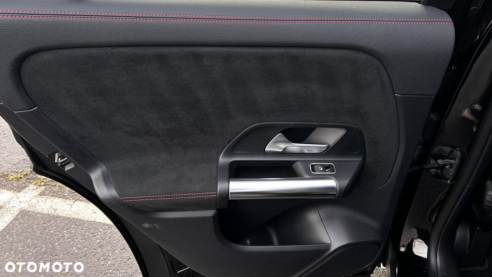 Mercedes-Benz GLA - 25