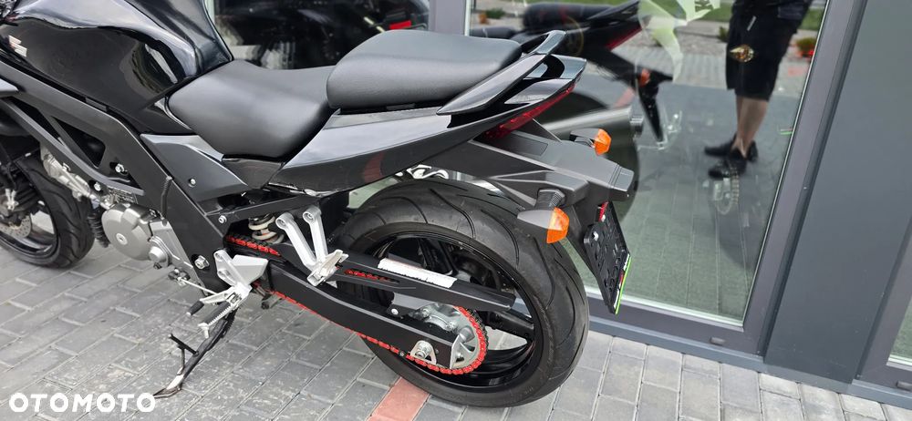 Suzuki SV - 33