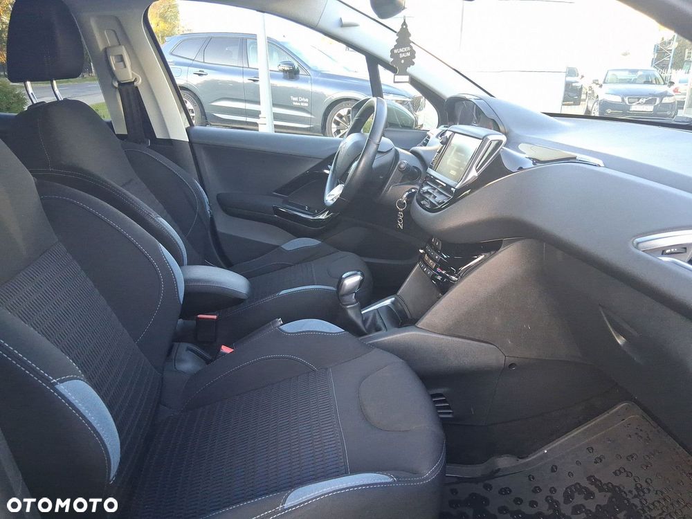 Peugeot 208 - 9