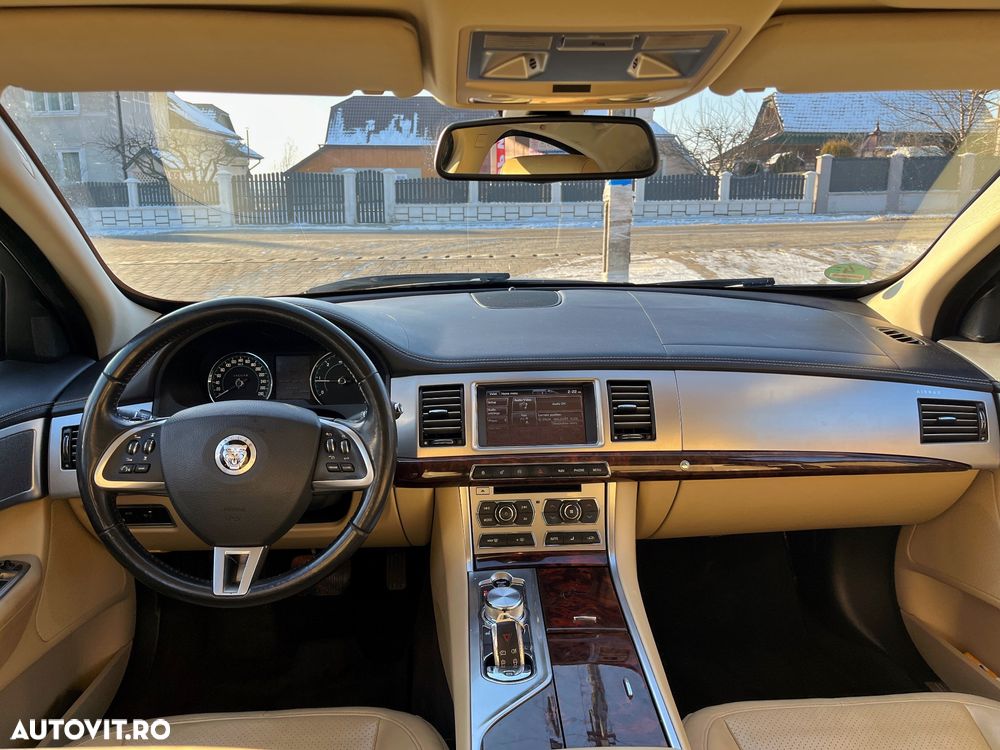 Jaguar XF 2.2 - 11