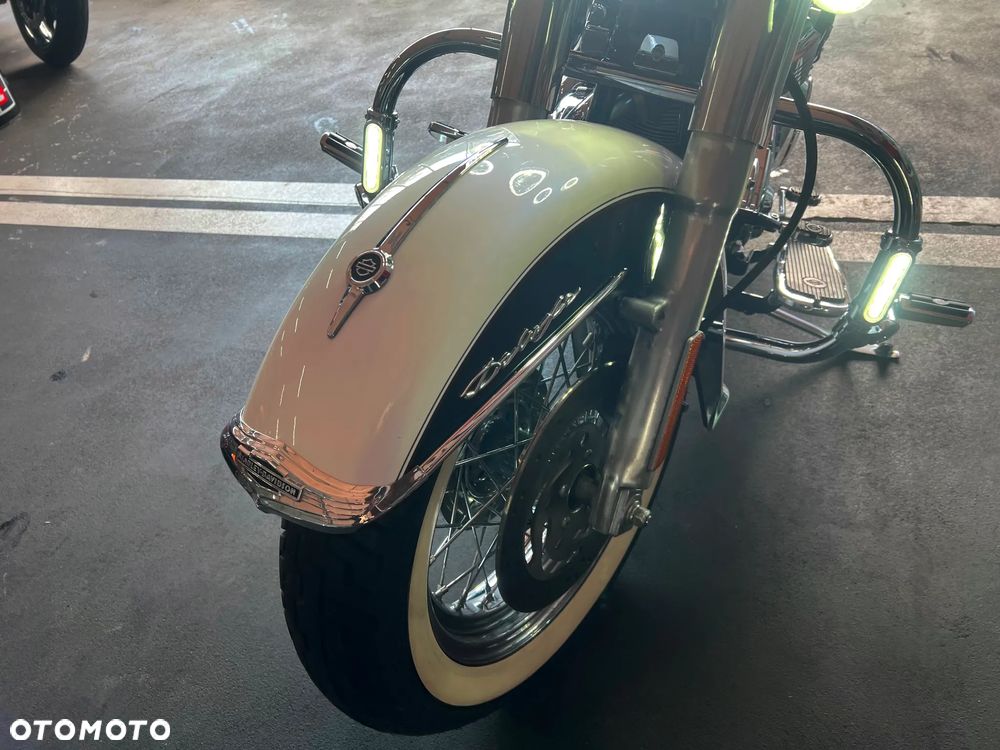Harley-Davidson Softail Deluxe - 17