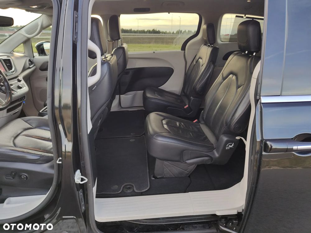 Chrysler Pacifica - 24