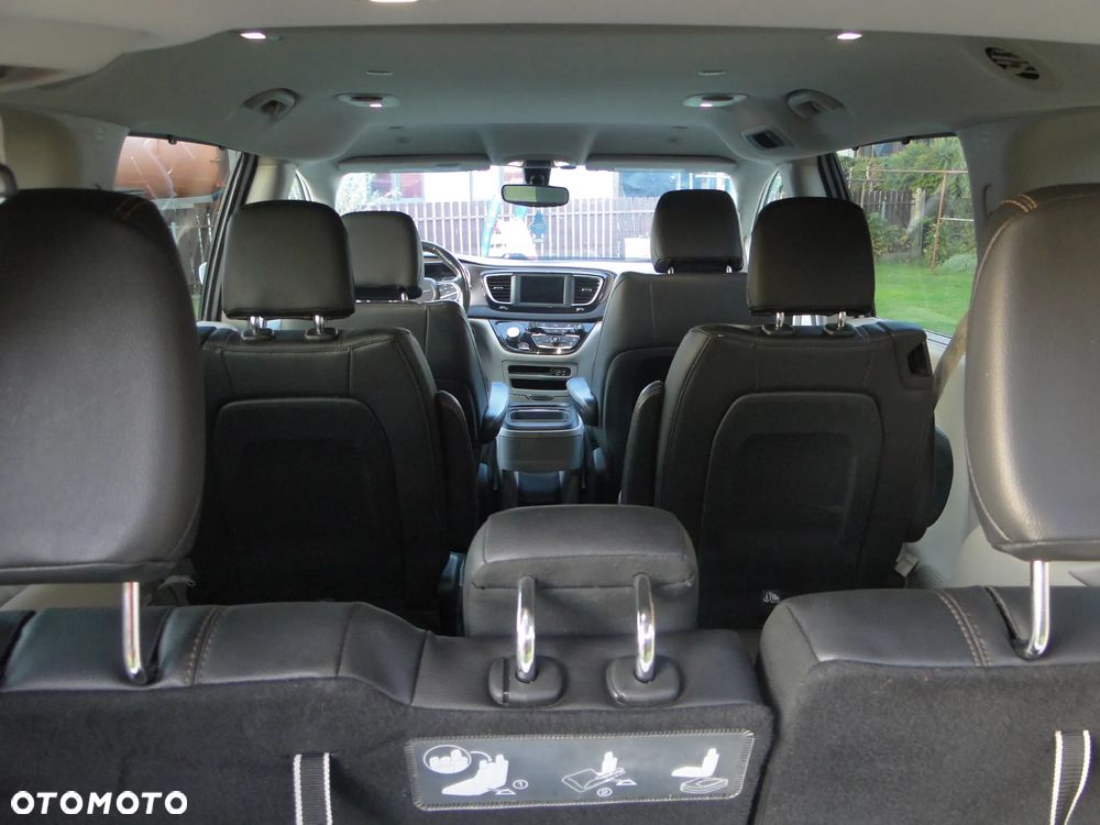 Chrysler Pacifica - 12