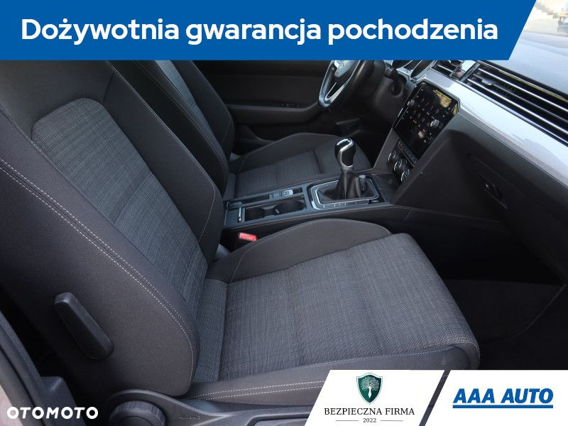 Volkswagen Passat - 9
