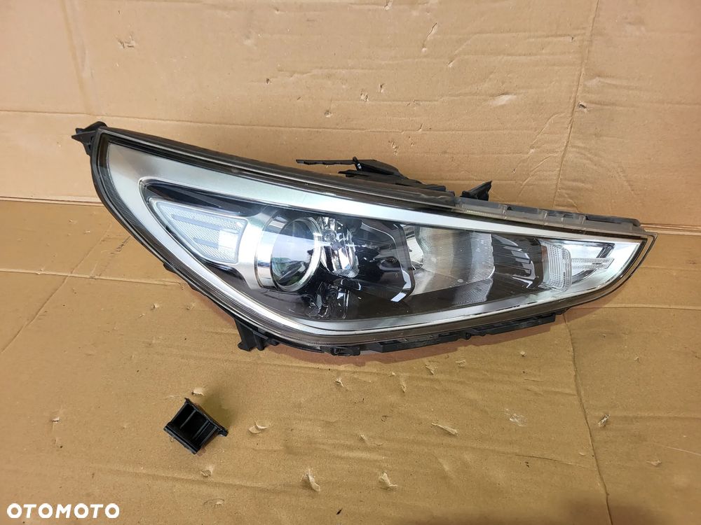 LAMPA PRAWY PRZOD HYUNDAI I30 III SOCZEWKA 92102-G4020 - 3