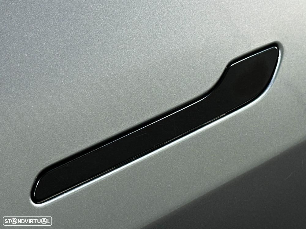 Tesla Model Y Long Range Dual Motor AWD - 18