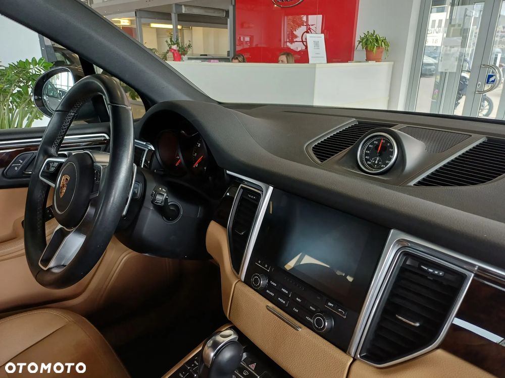 Porsche Macan Standard - 25