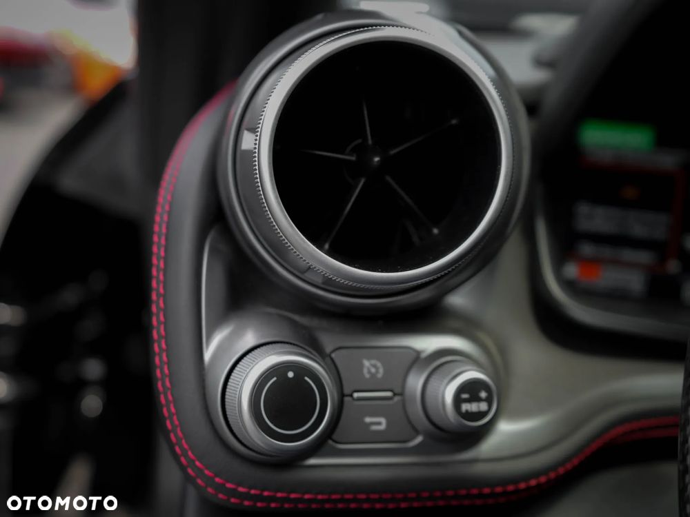 Ferrari GTC4Lusso - 12