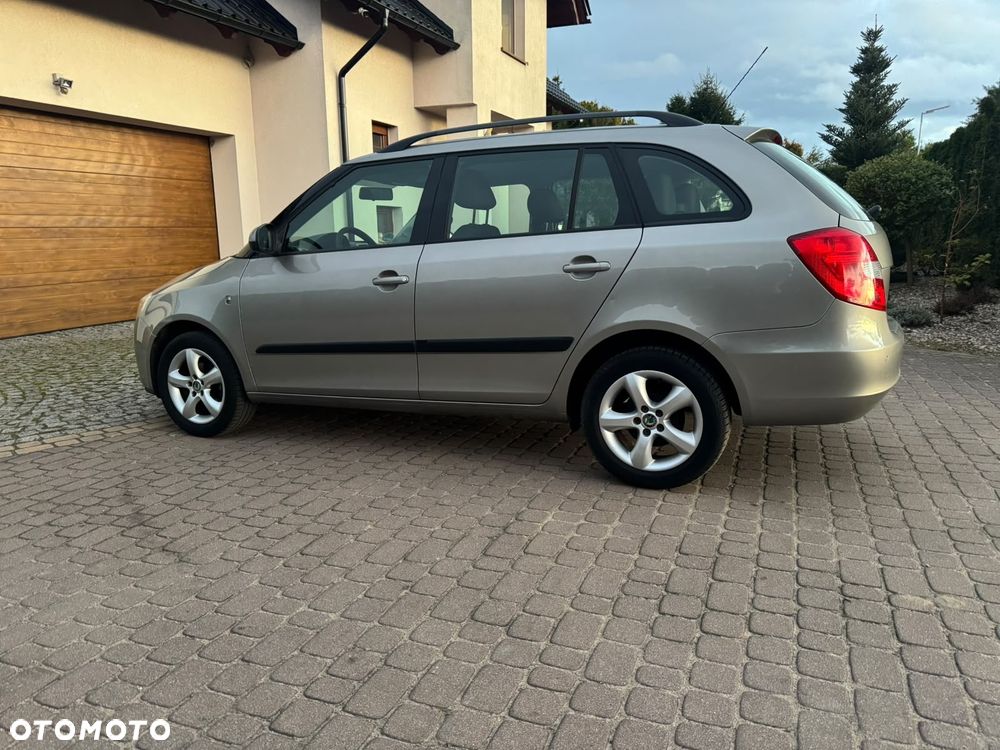 Skoda Fabia 2009 photo 5
