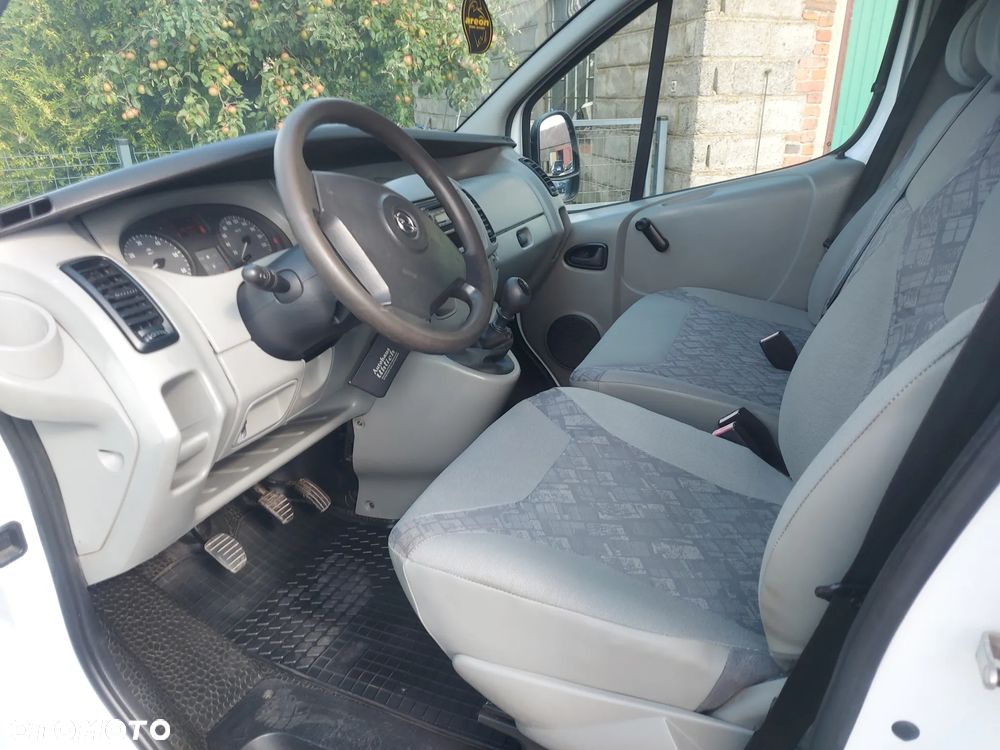 Opel Vivaro - 10