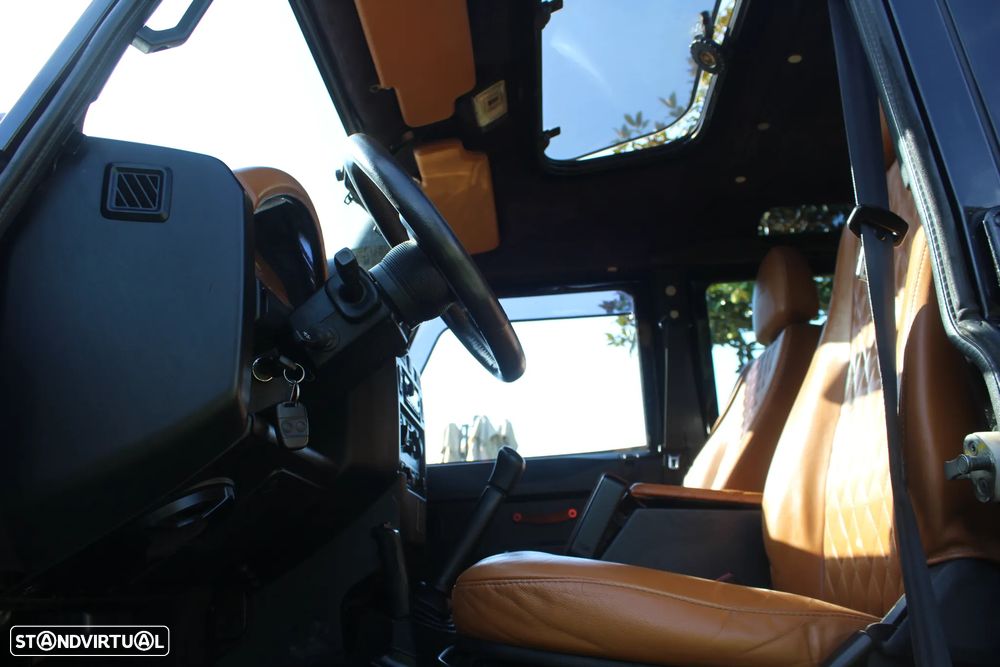 Land Rover Defender 110 Black Pearl Limited Edition - 21