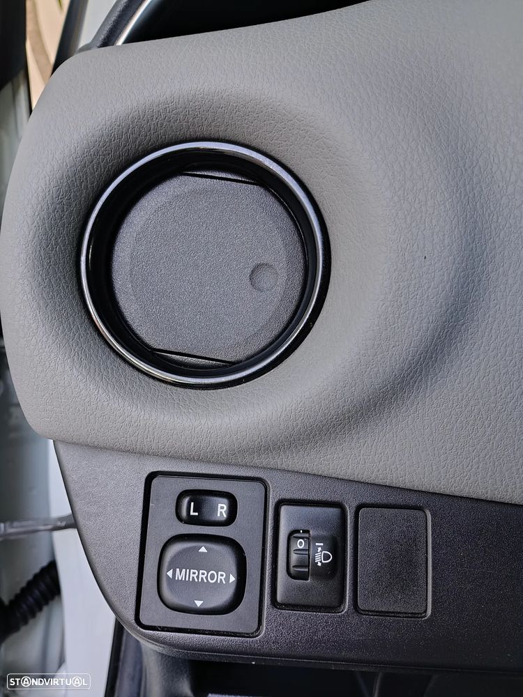 Toyota Yaris 1.5 HSD Comfort +P.Style+P.Techno — fotografia 45