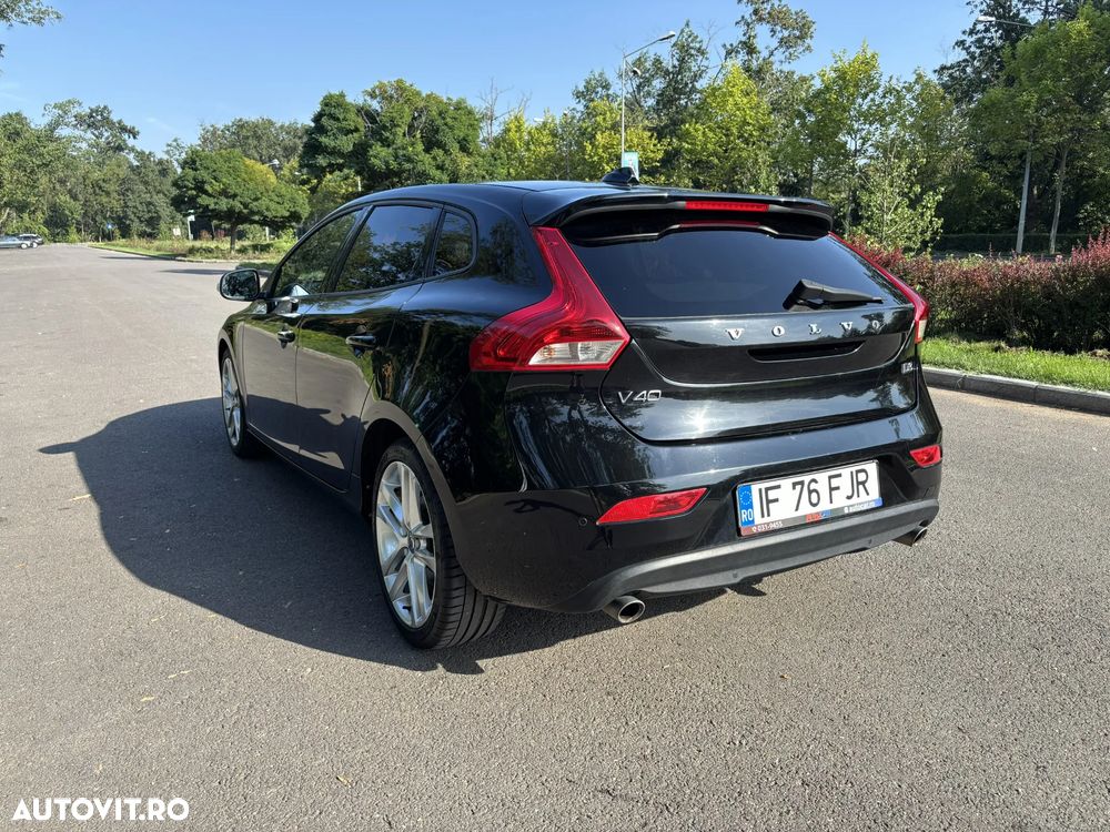 Volvo V40 D3 Momentum - 4