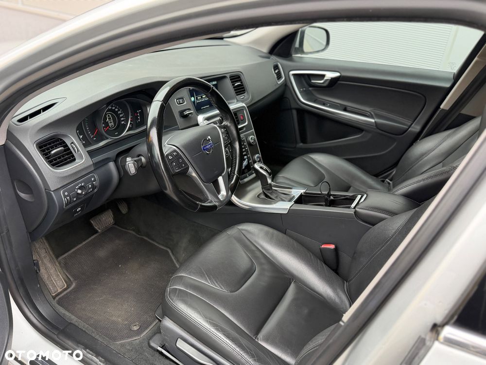 Volvo V60 D4 Geartronic Momentum - 13