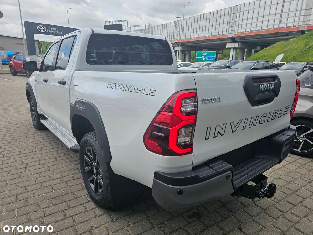 Toyota Hilux 2.8 D-4D Double Cab Invincible 4x4 - 5