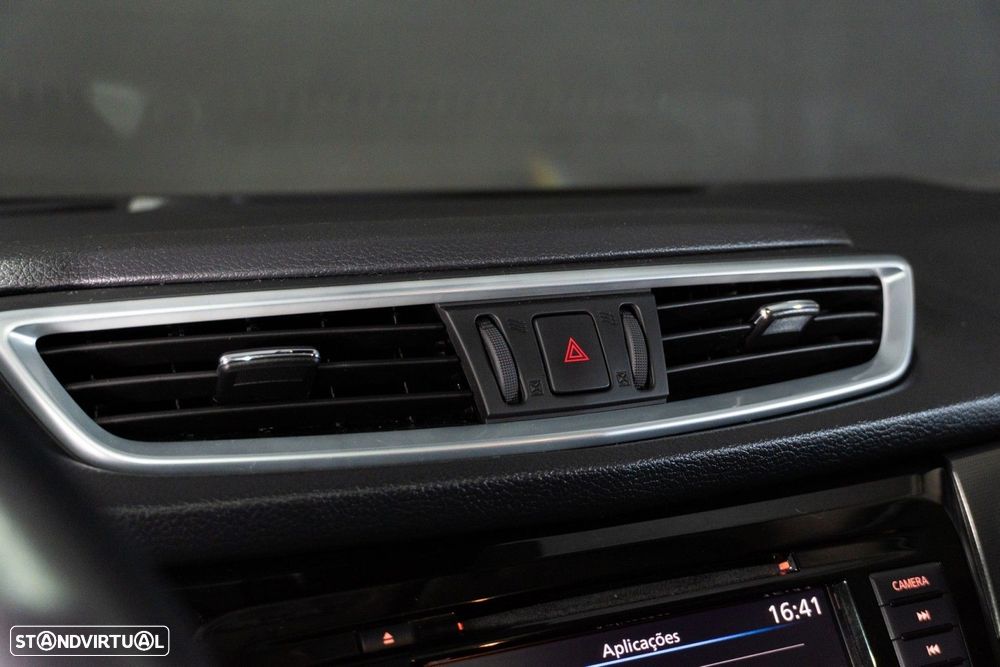 Nissan Qashqai 1.3 DIG-T N-Connecta LED+SKY - 26