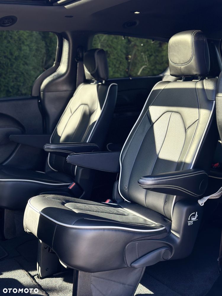 Chrysler Pacifica - 29