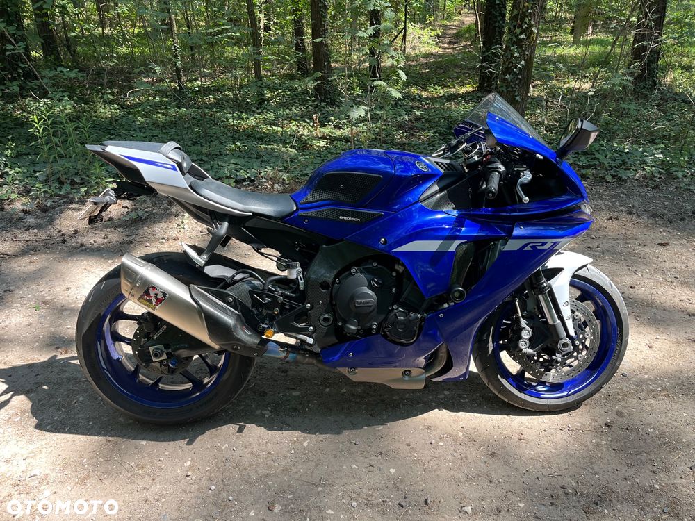 Yamaha R1 - 6
