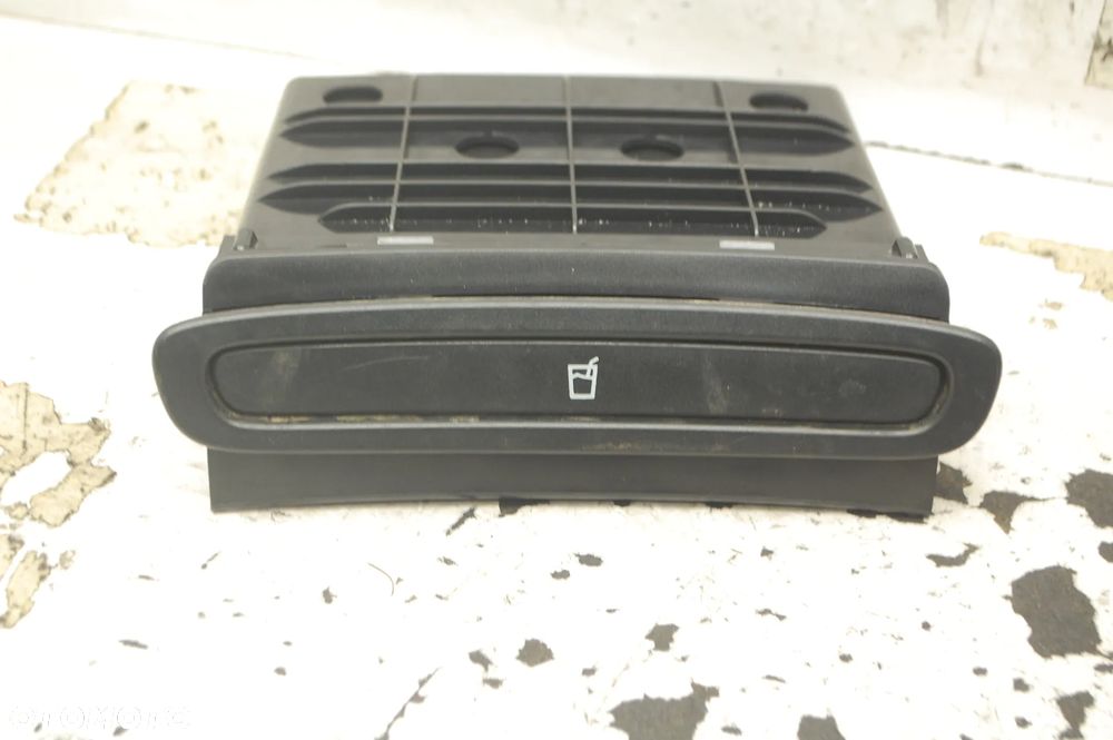 UCHWYT NA KUBEK TYLNEJ KANAPY 12797223 SAAB 93 SEDAN - 1