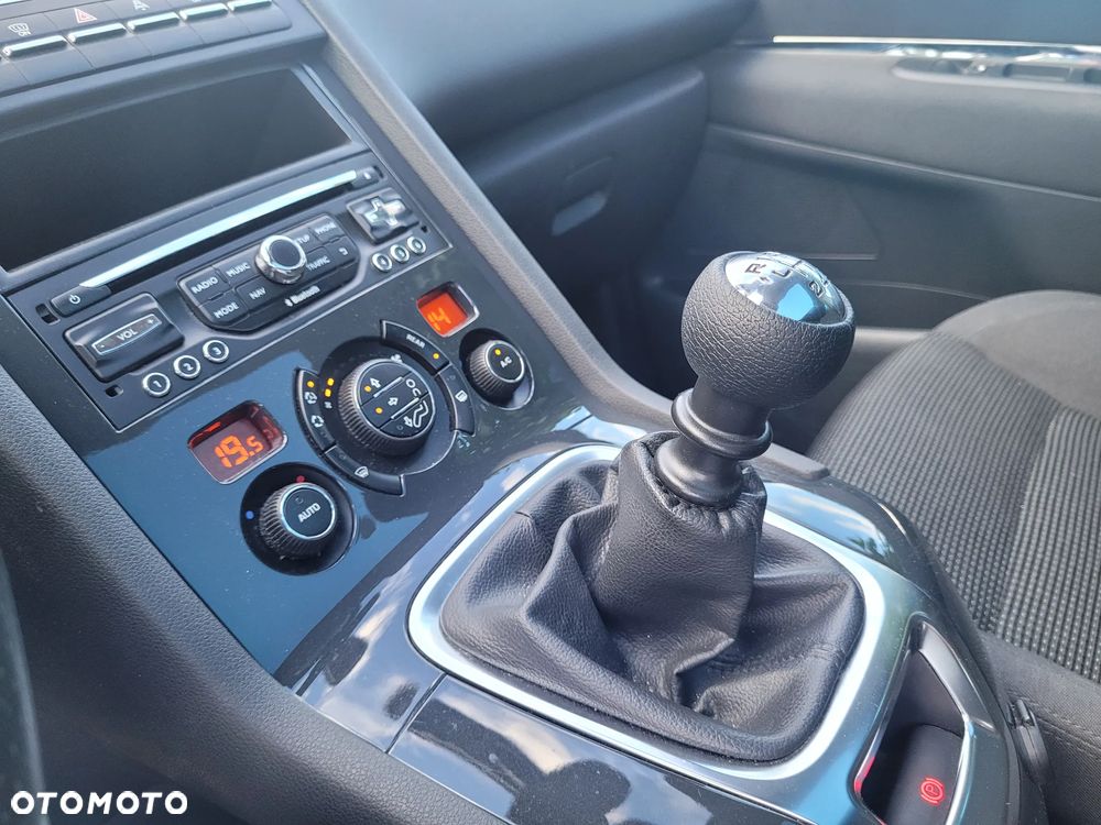 Peugeot 5008 2.0 BlueHDI Allure S&S - 16