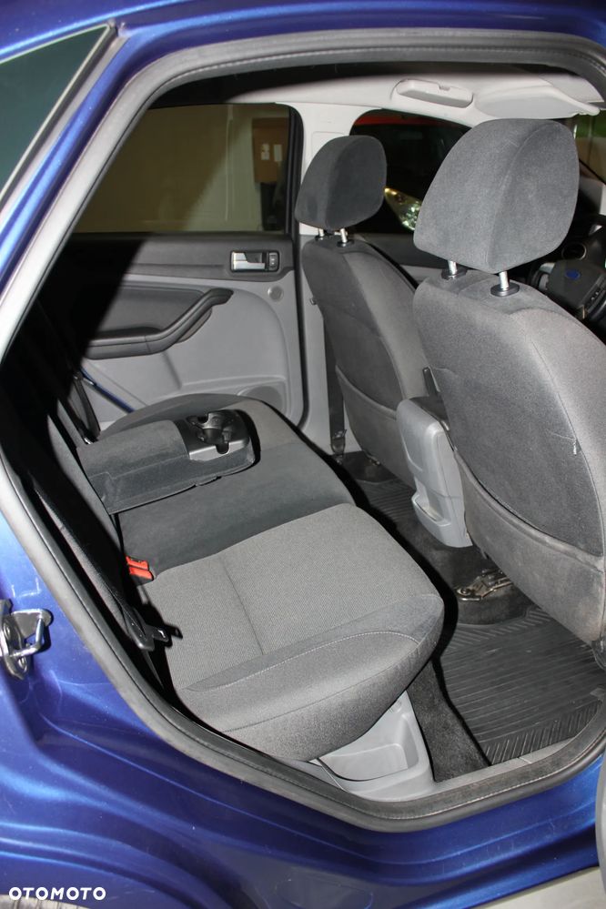 Ford Focus 2.0 Ghia - 22