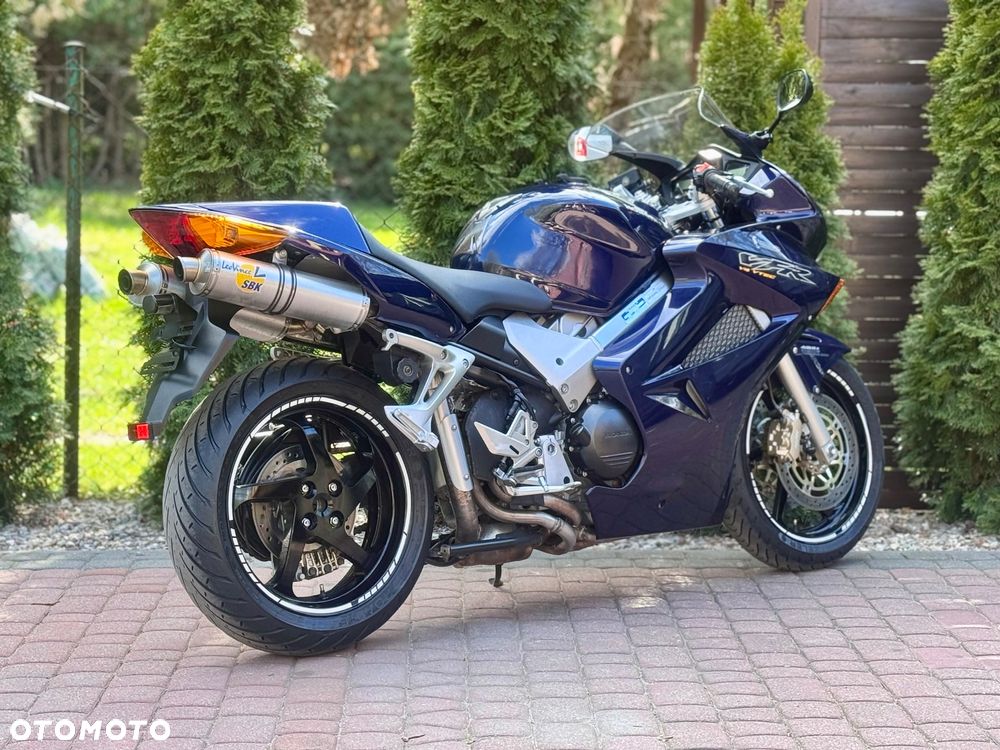 Honda VFR - 4