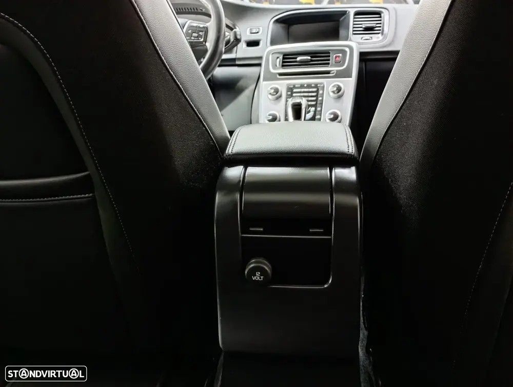 Volvo V60 2.0 D2 R-Design Momentum - 28