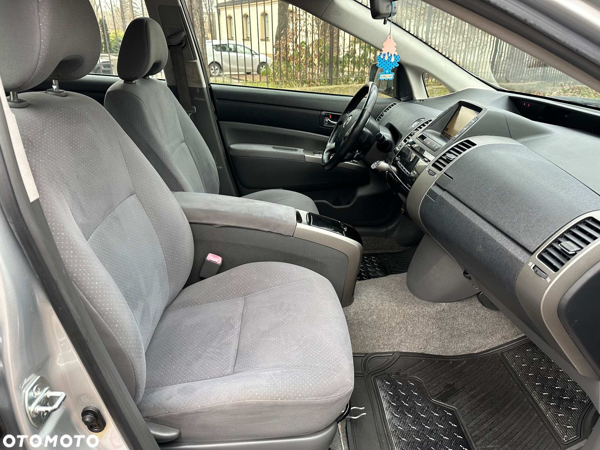 Toyota Prius (Hybrid) - 22