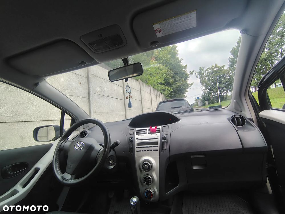 Toyota Yaris 1.0 Terra - 11