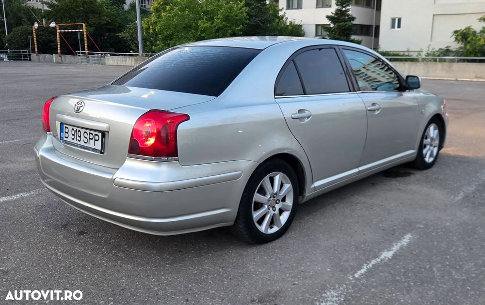 Toyota Avensis 1.8 Sdn. Sol - 4