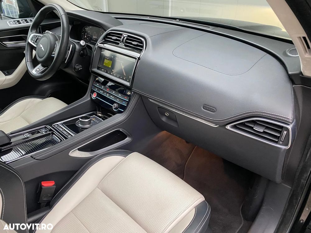 Jaguar F-Pace 20d AWD R-Sport - 6