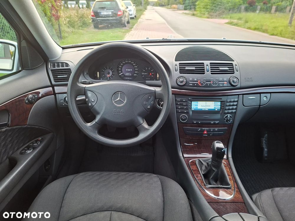 Mercedes-Benz Klasa E 200 Kompressor Classic - 26