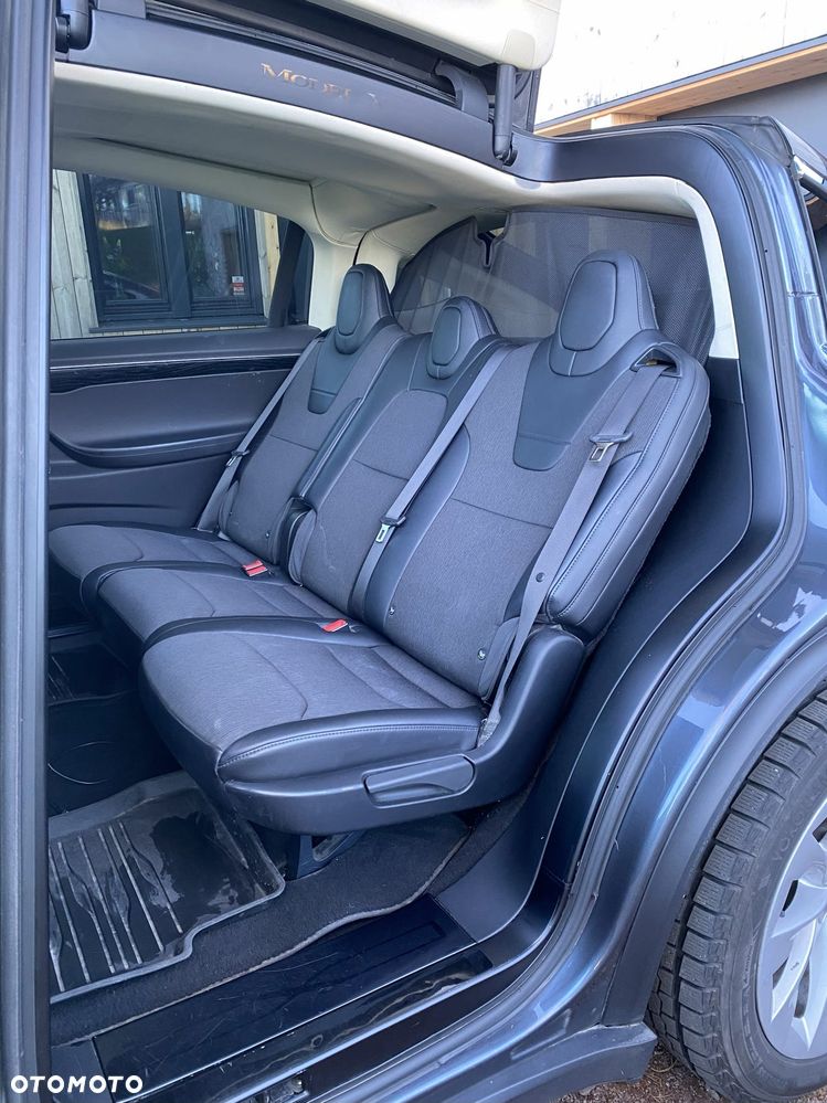 Tesla Model X - 8