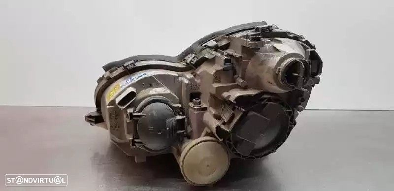 FAROL DIREITO MERCEDES-BENZ CLASSE C 2002 -A2038200261 - 2