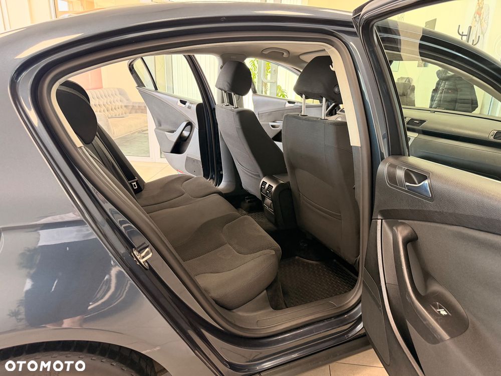 Volkswagen Passat - 20