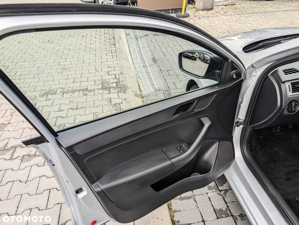Skoda RAPID 1.2 TSI Ambition - 9