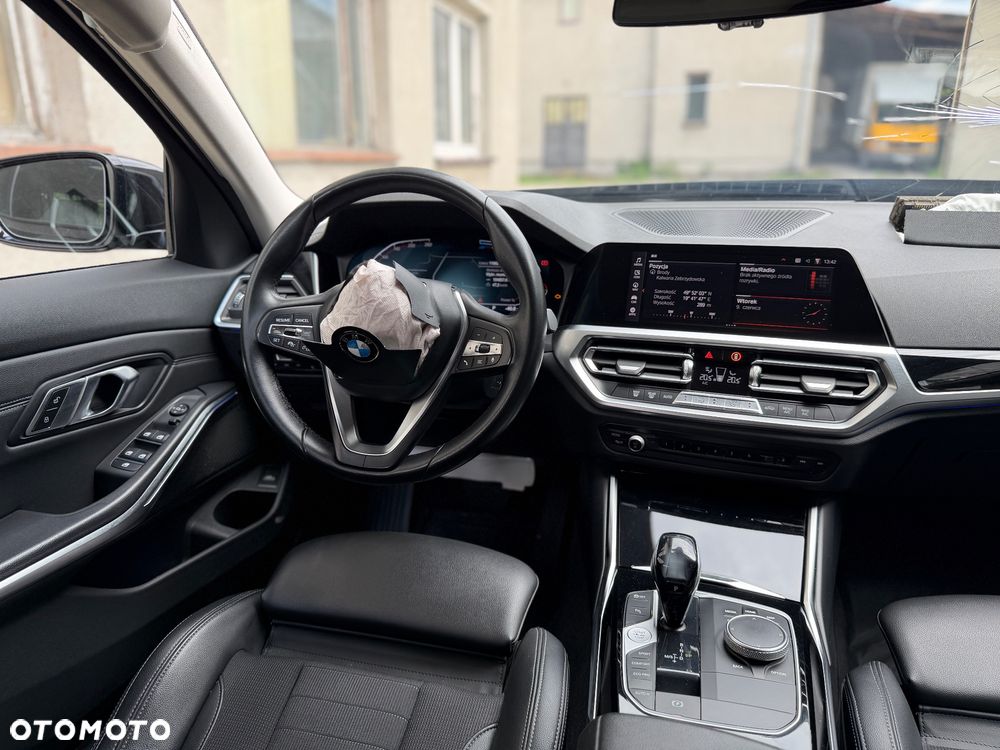 BMW Seria 3 320d xDrive - 21