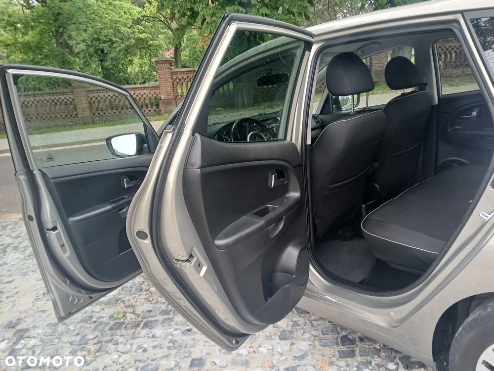 Kia Venga - 15