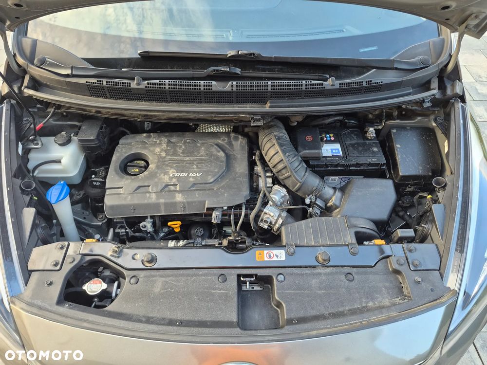 Kia Carens 1.7 CRDi 115 Dream Team Edition - 25