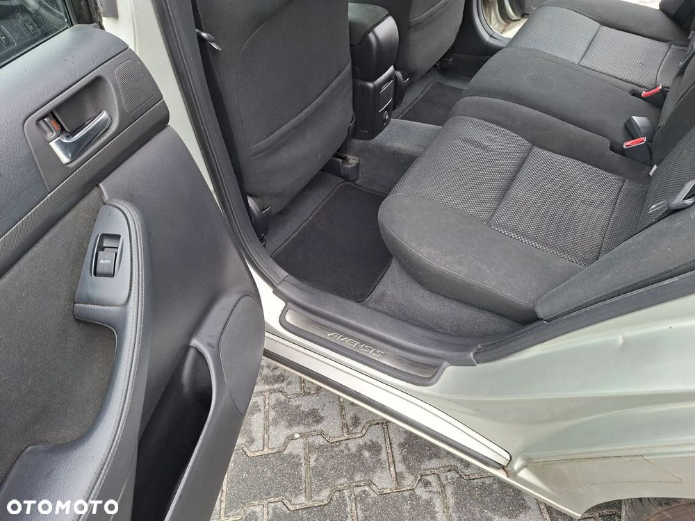 Toyota Avensis 1.8 VVT-i Combi - 8