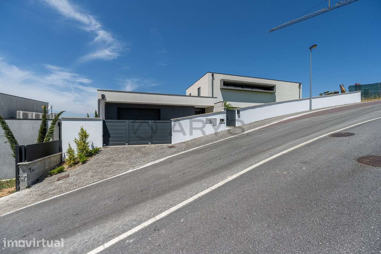 Moradia T4 Contemporânea com Piscina e Vistas Panorâmicas | Ponte d... - Grande imagem: 2/46
