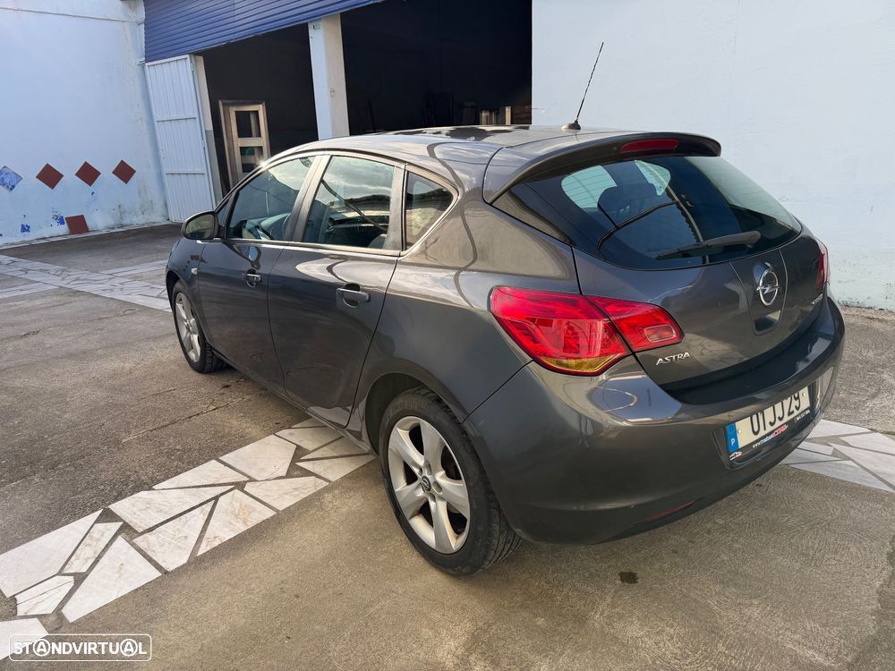 Opel Astra 1.3 CDTI Cosmo - 4