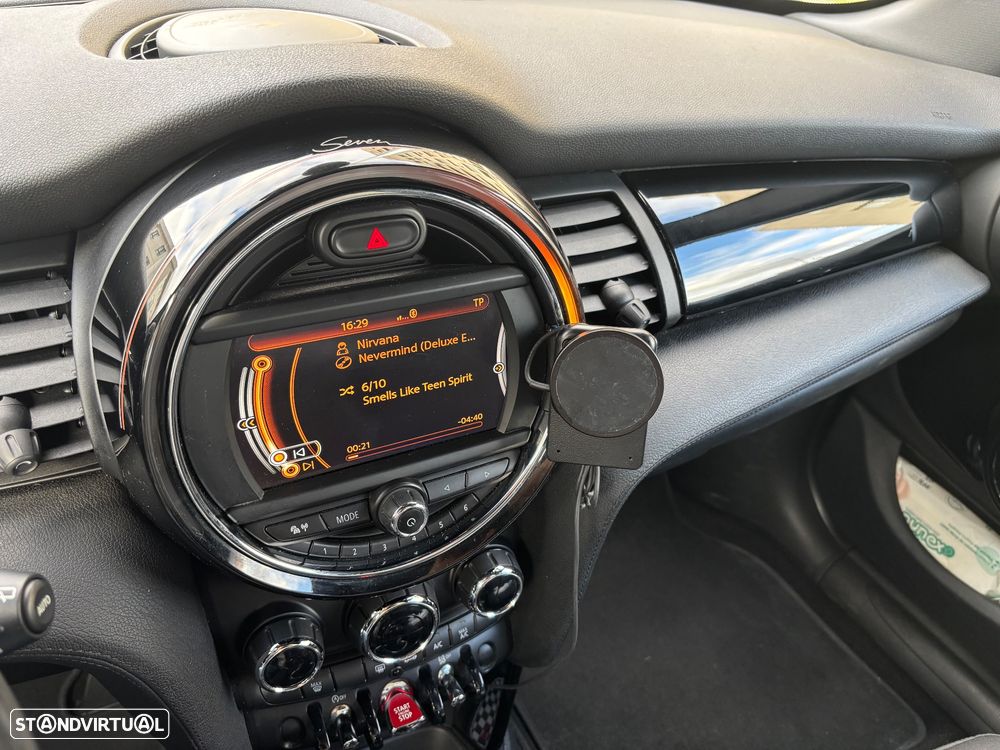 MINI 5 Portas Cooper D Auto - 12