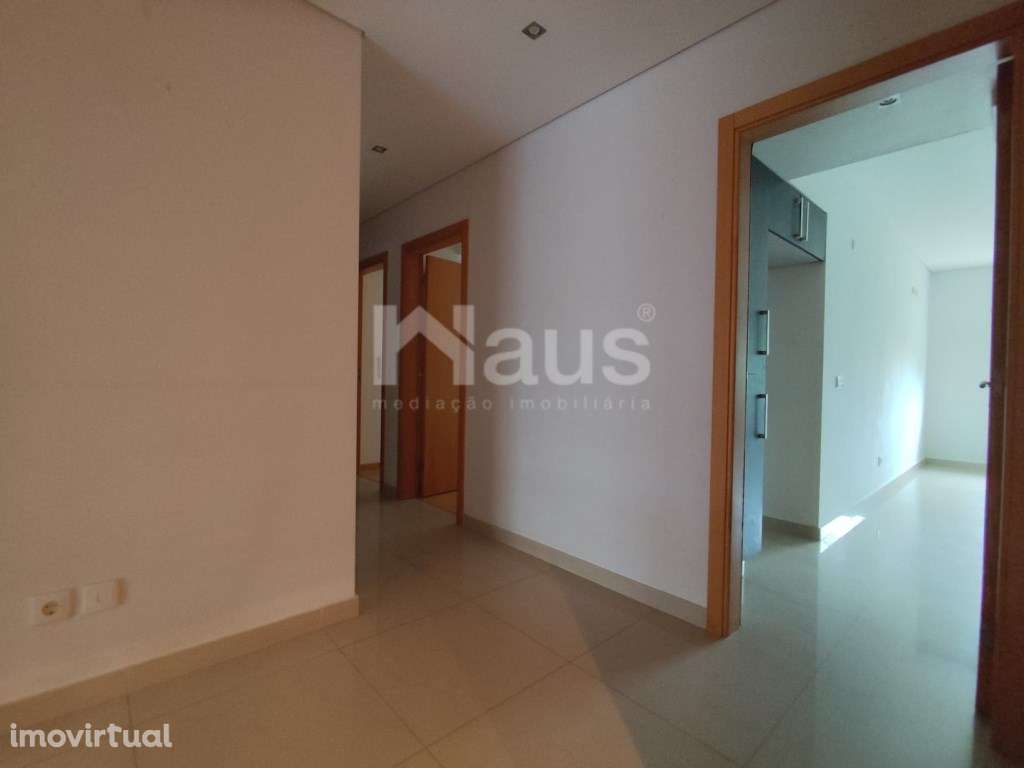 T3 com parqueamento e arrecadação - Grande imagem: 3/13